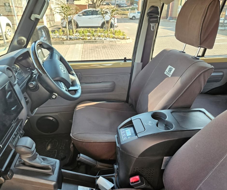 Stone Hill seat covers — Charlie Cruiser — Ironman & Tough Dog Land Cruiser 79, fitted by Venture 4x4 in Nelspruit