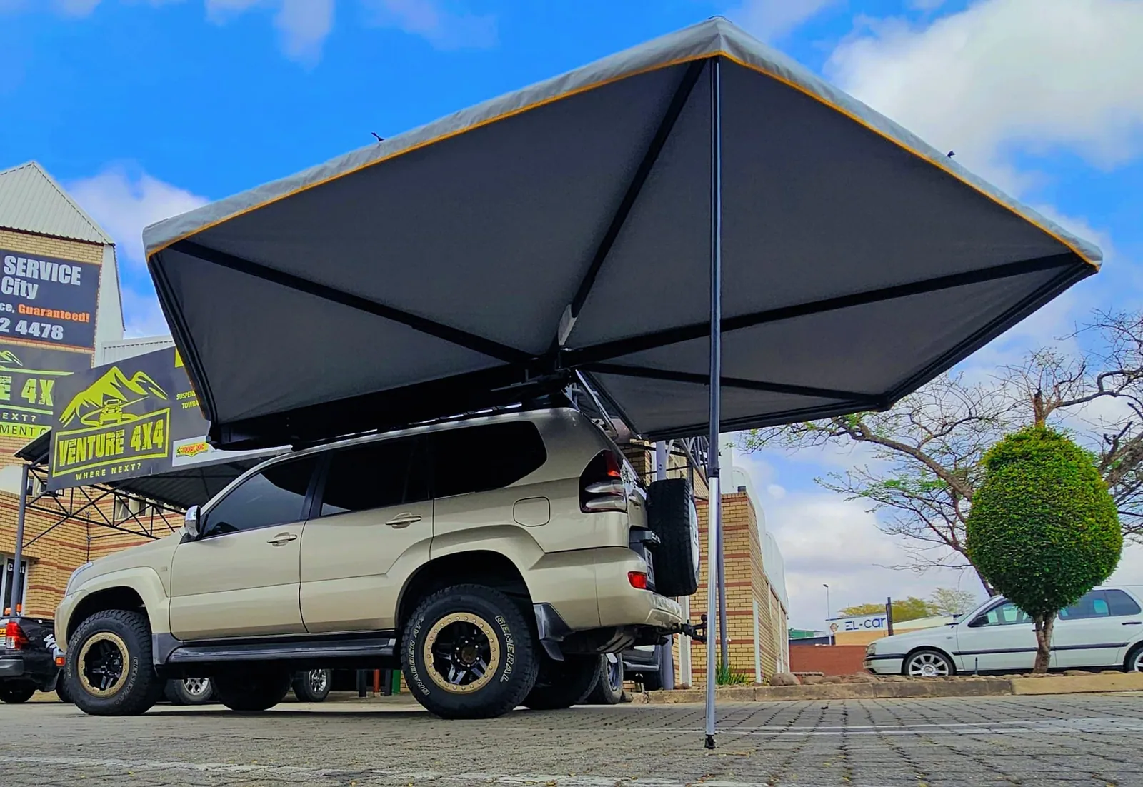 Quick Pitch 270 degree awning — Venture 4x4 Nelspruit