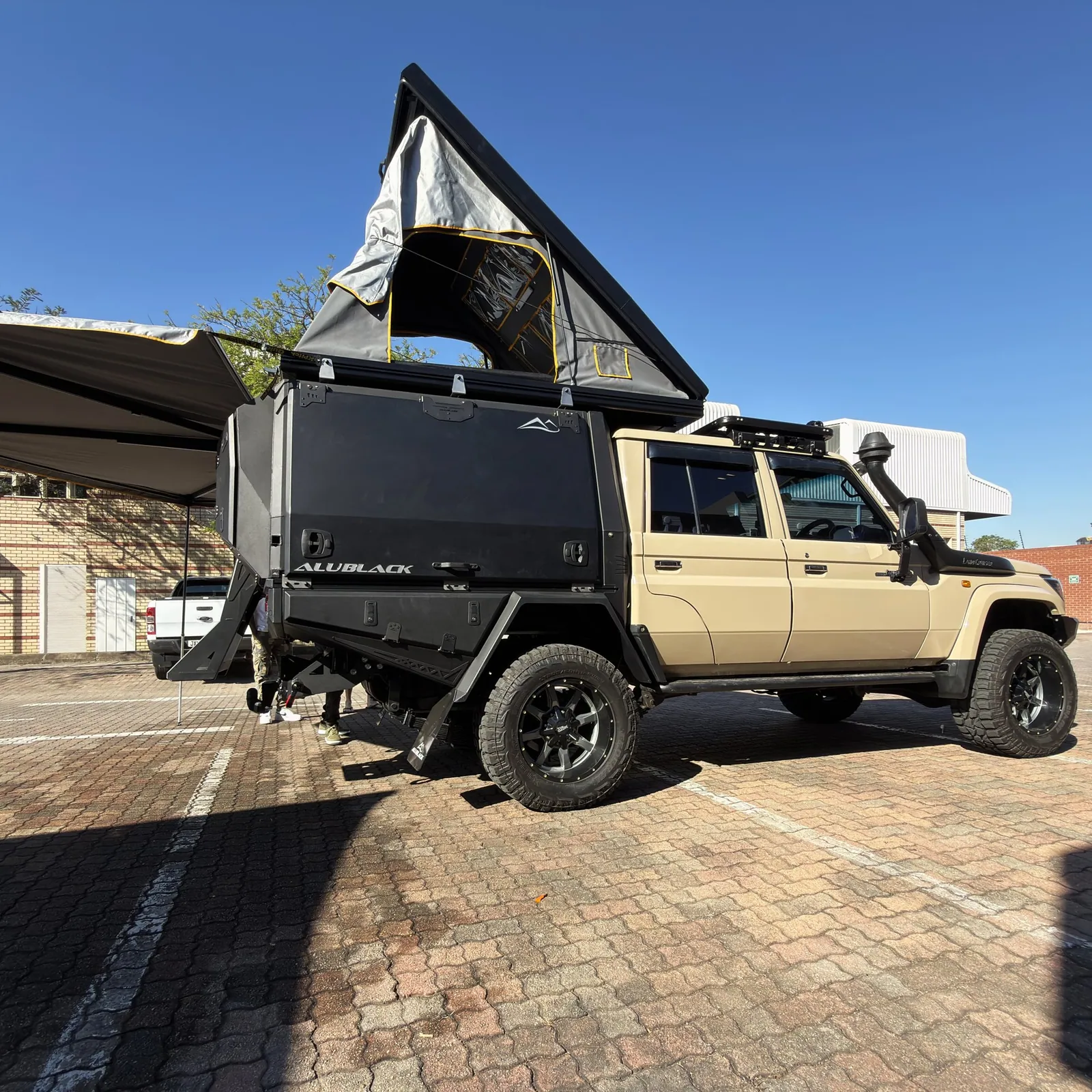 Quick Pitch roof top tent — Delta Cruiser — Alublack Tray & Canopy Touring 79, fitted by Venture 4x4 in Nelspruit