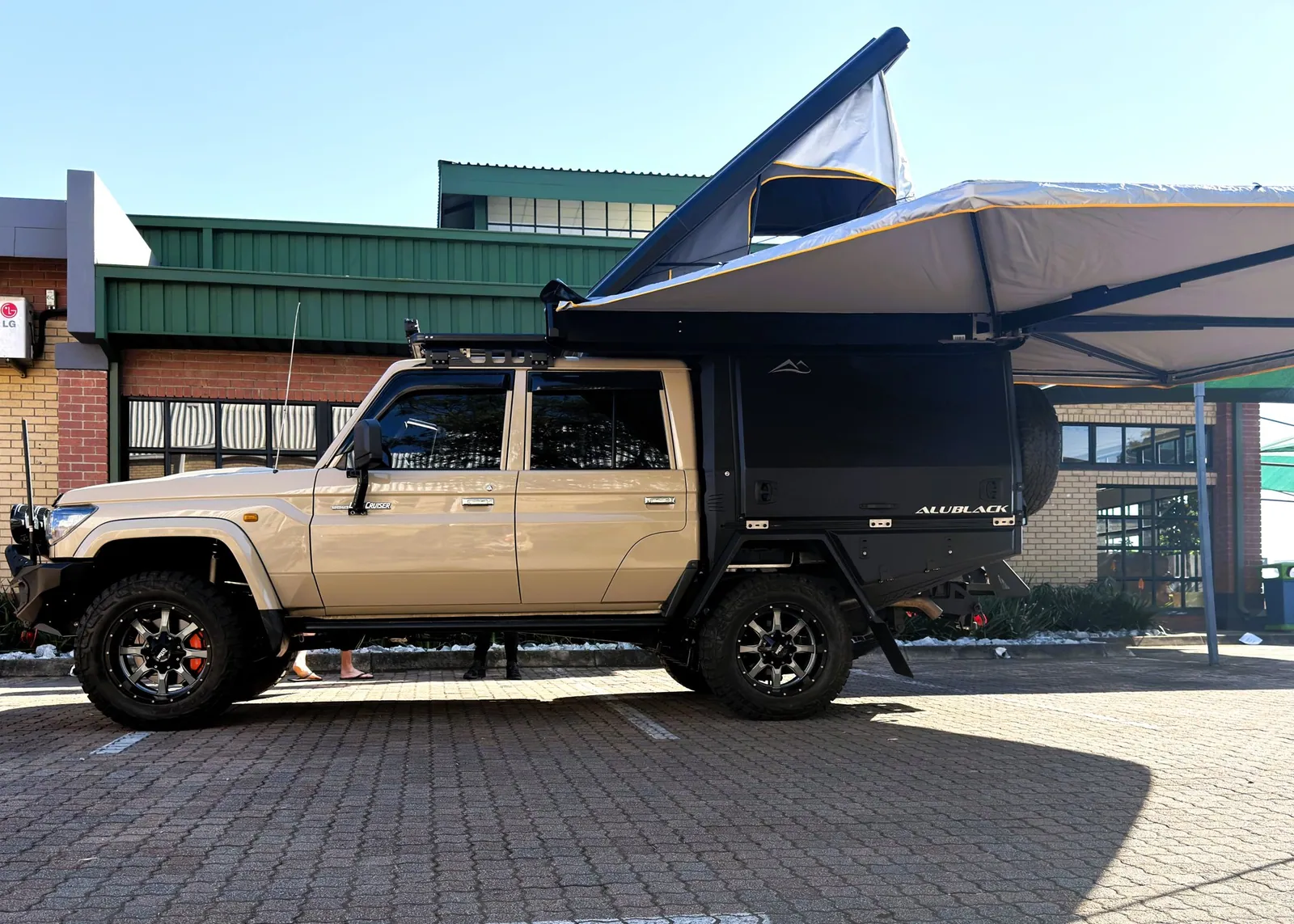 Delta Cruiser — Alublack Tray & Canopy Touring 79